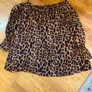 Very cute off shoulder top